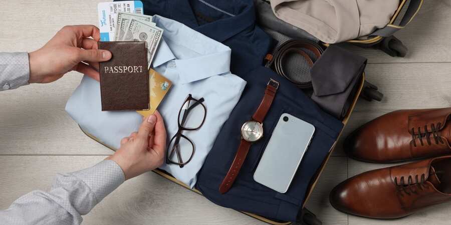 business-traveler-packing
